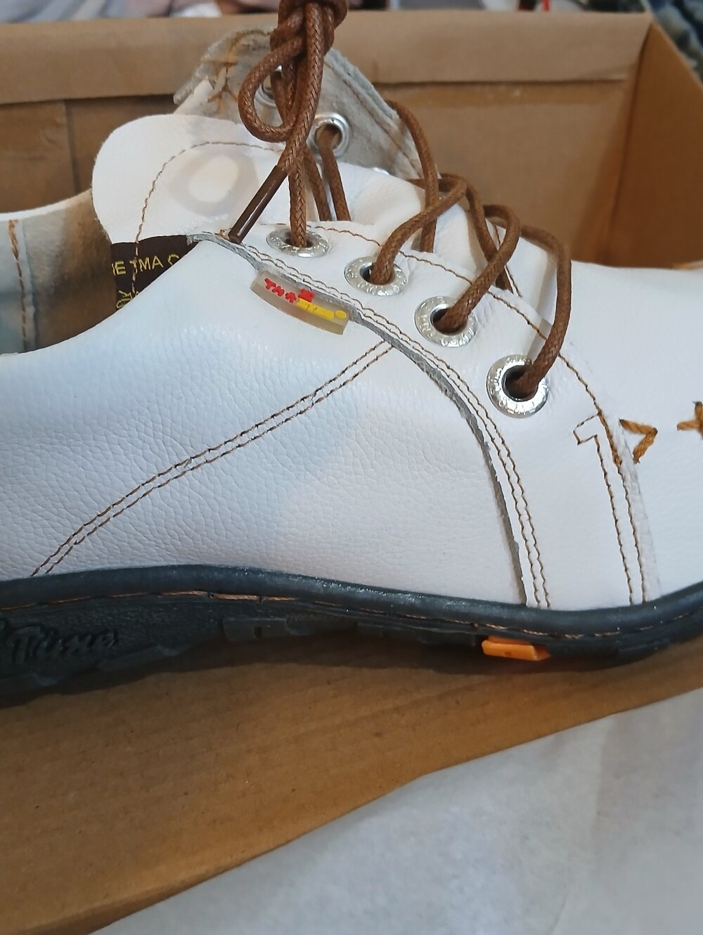 TMA EYES White Leather Casual Lace-Up Shoes with Brown Laces EU40 US9 NWT